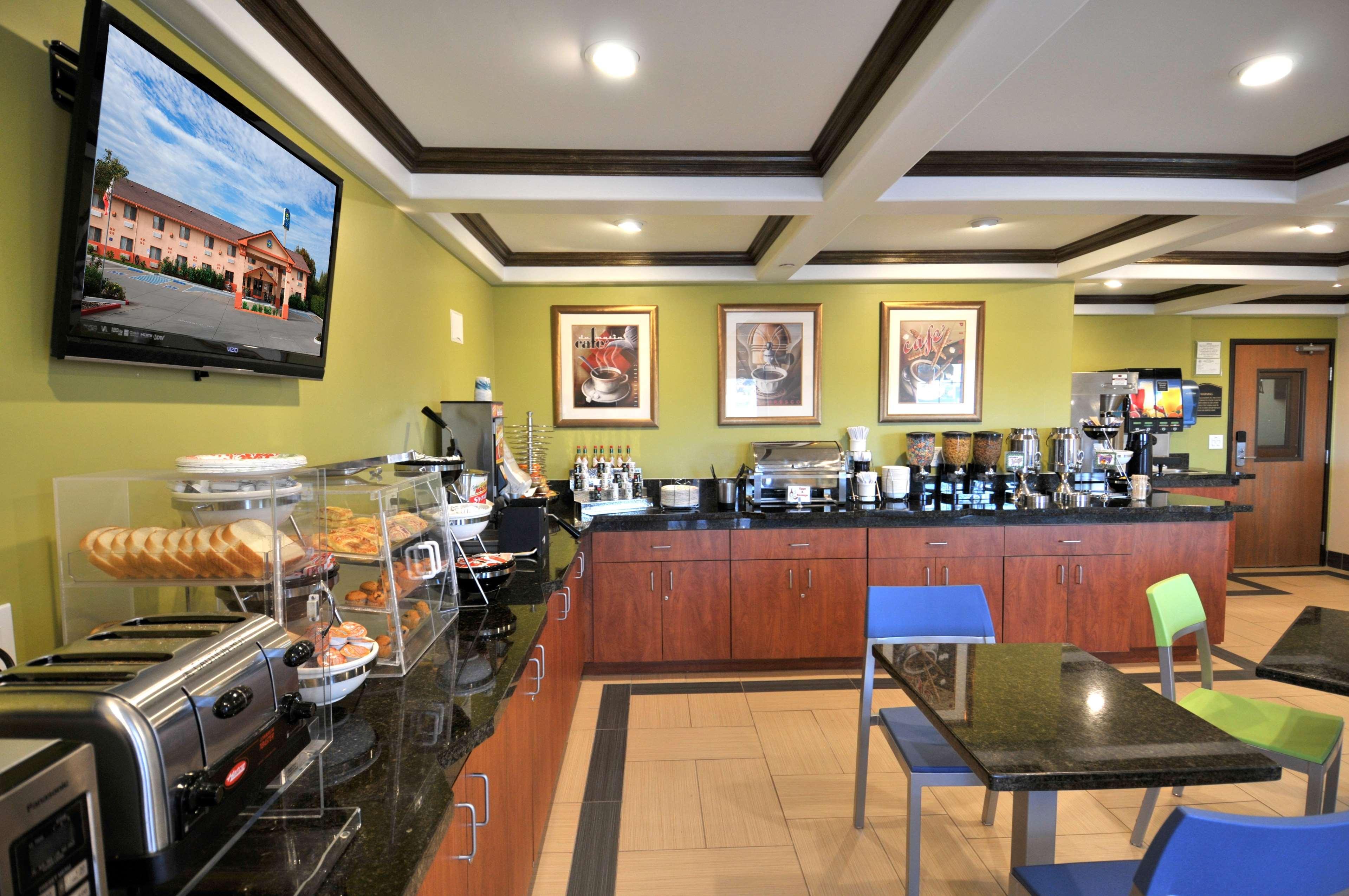 Best Western Antelope Inn & Suites Red Bluff Bagian luar foto