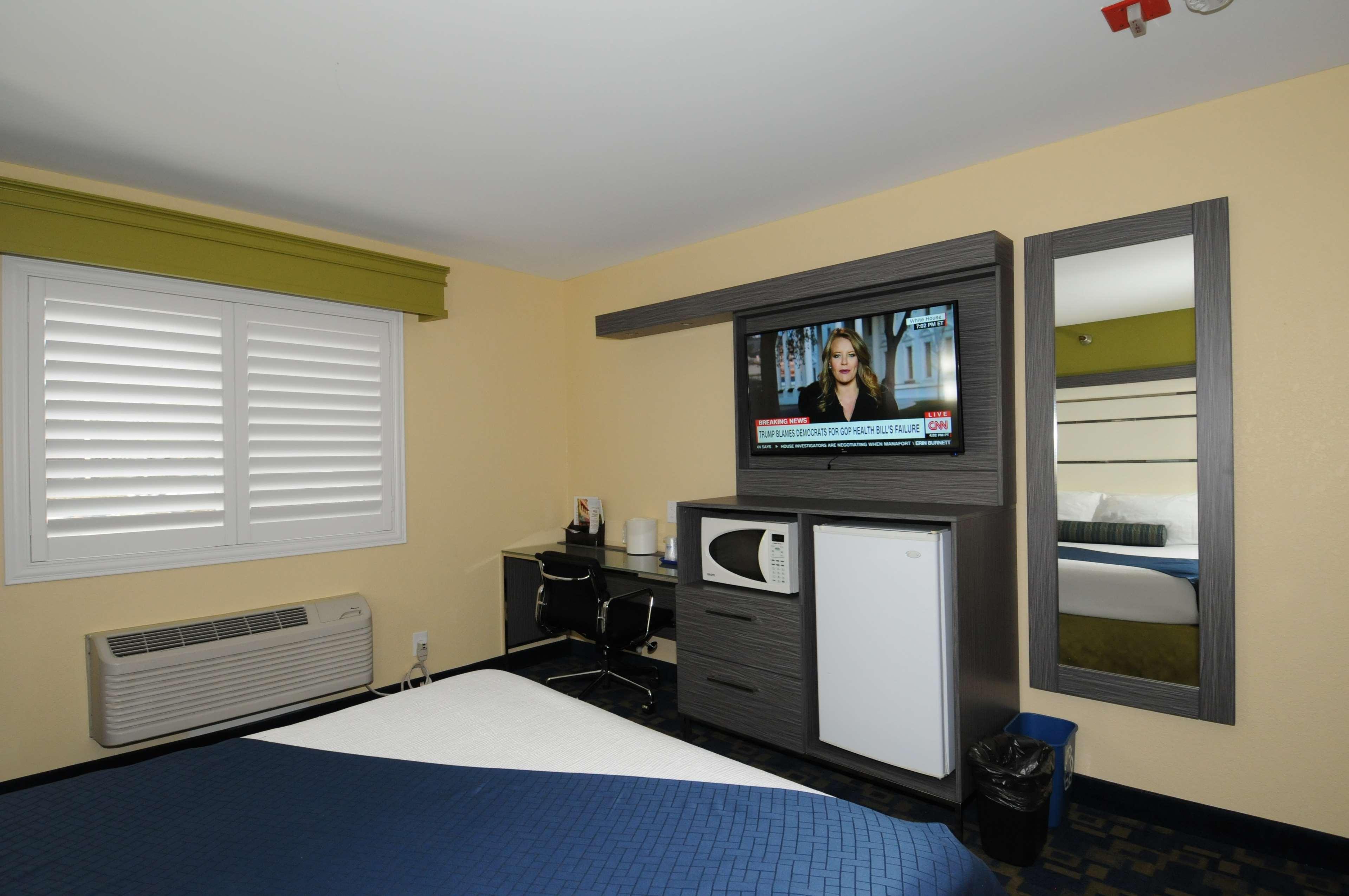 Best Western Antelope Inn & Suites Red Bluff Bagian luar foto