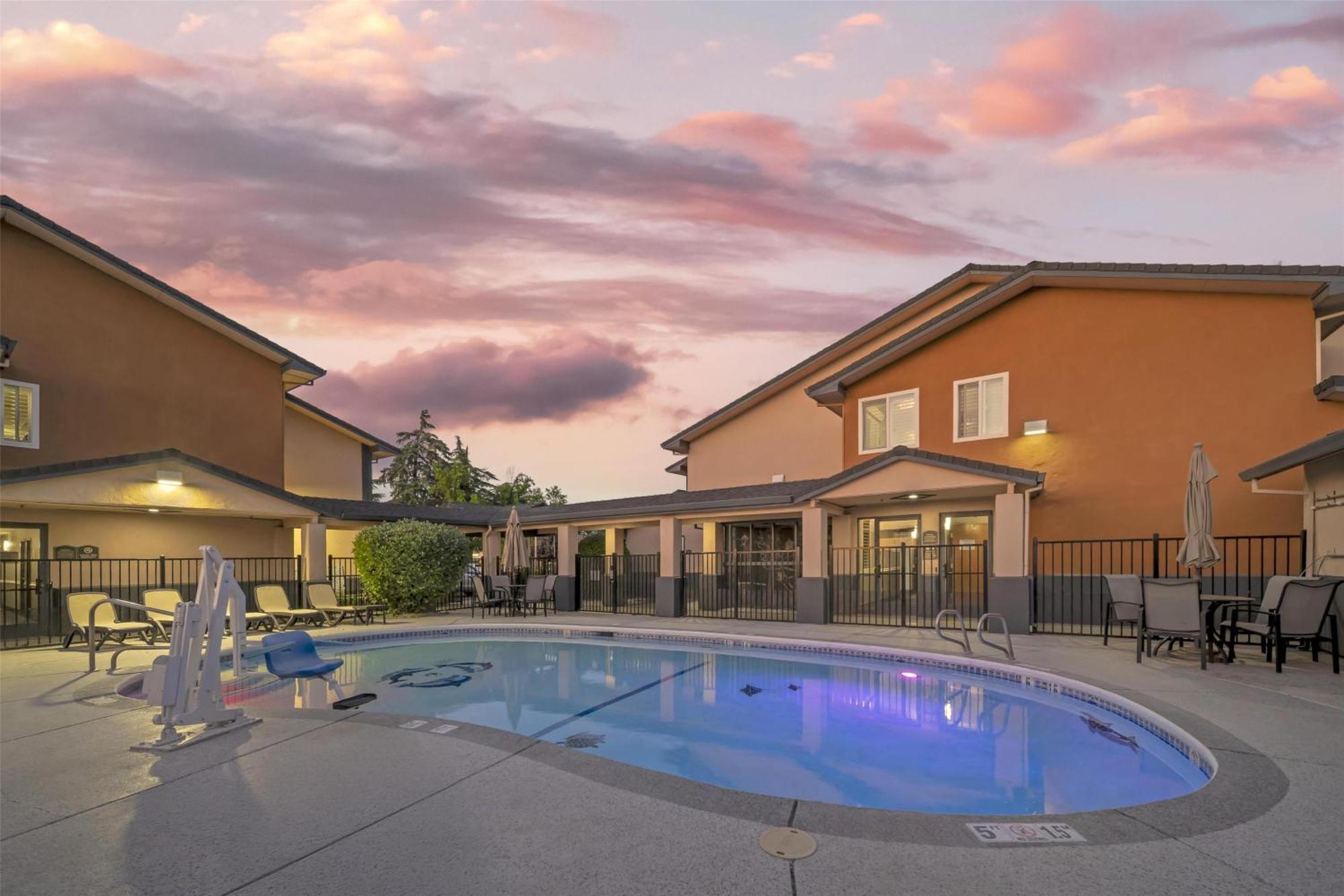 Best Western Antelope Inn & Suites Red Bluff Bagian luar foto